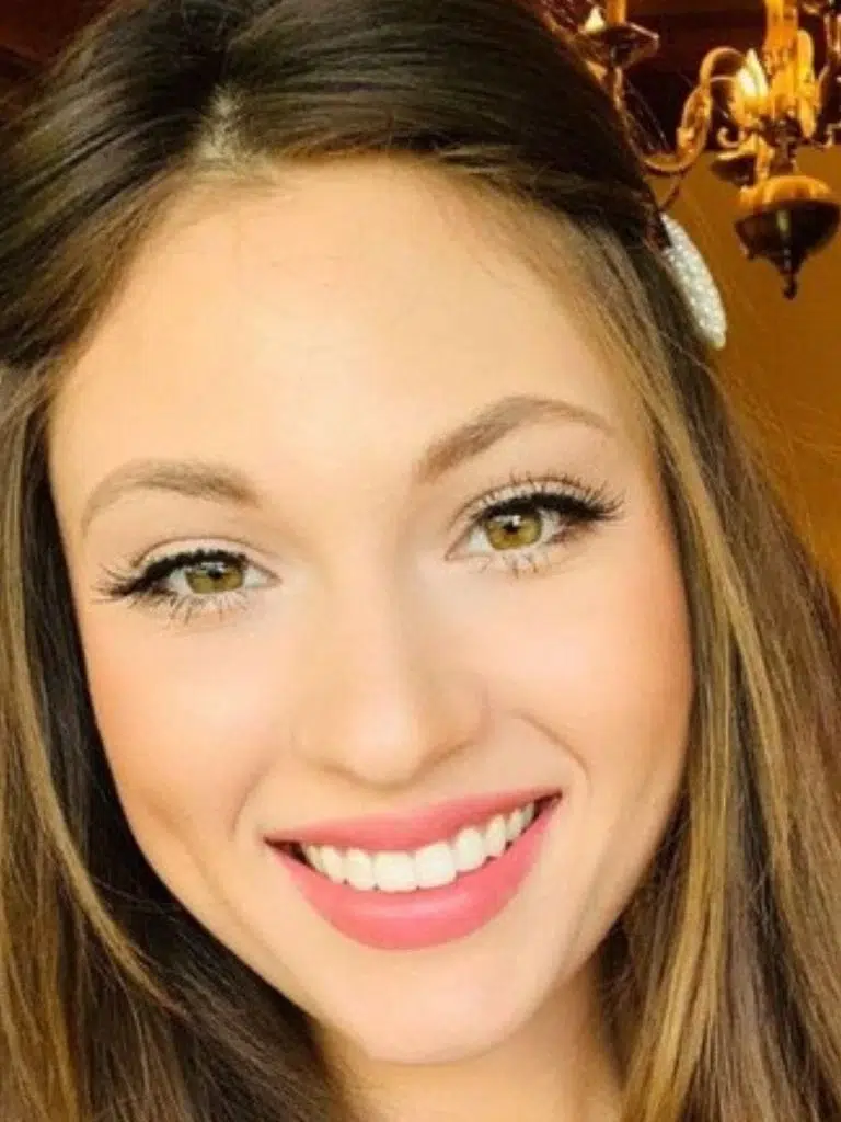 Anna Blossom Biography: Wiki, Age, Career, Height, Weight, Boyfriend, Net Worth & More